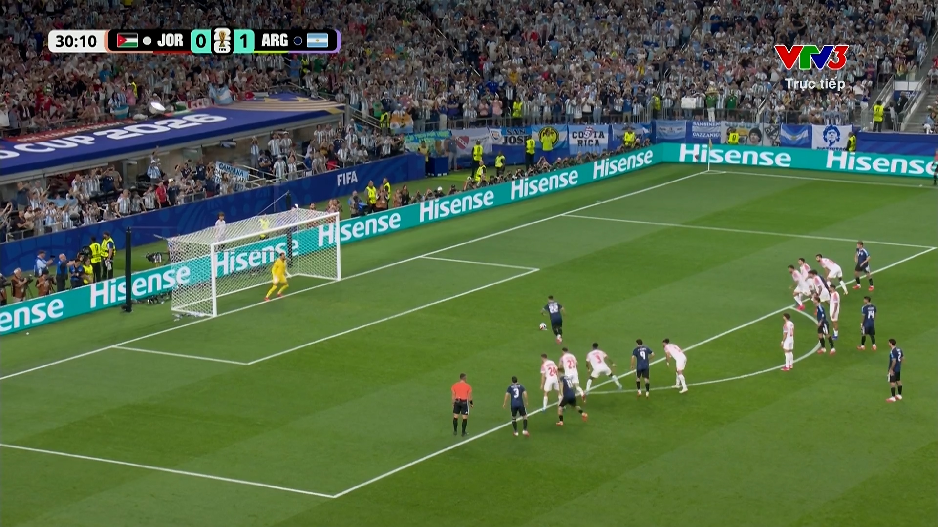  Lautaro Martinez phạt đền nâng tỉ số lên 2-0