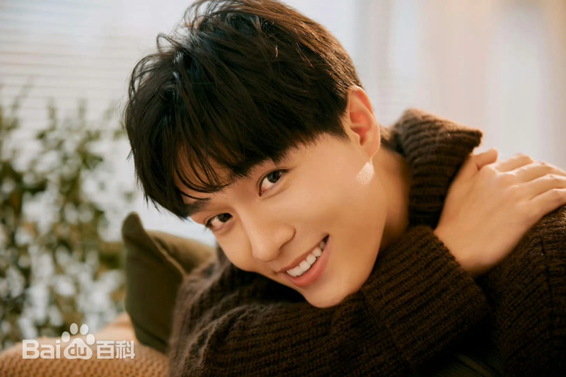 Lương Tư Vĩ: A-Z về “học bá” Thạc sĩ & 10 phim ngắn HOT nhất