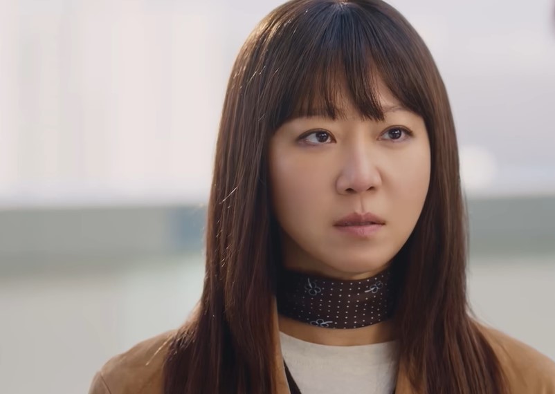 Review Sát Thủ Nội Trợ – A Bona Fide Killer tập 1-2: Yoo Bo-na tái xuất, chồng lần theo Chim Bói Cá
