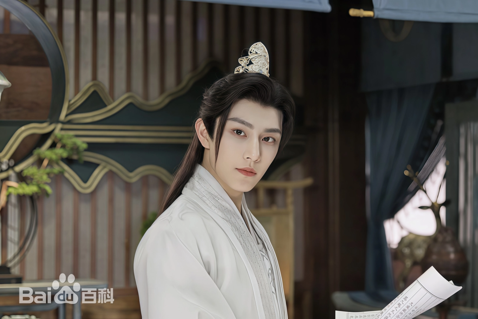 Hoàng Hựu Thiên: A - Z về tiểu sử & sự nghiệp của "Mỹ nam huyền huyễn" Cbiz