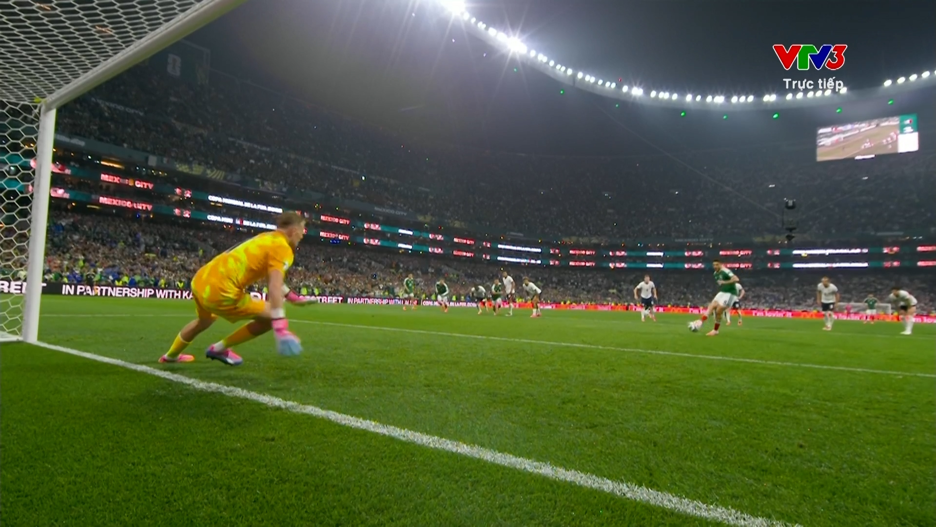 Mỗi bên được hưởng 1 quả penalty, Anh vượt qua Mexico với tỉ số 3-2