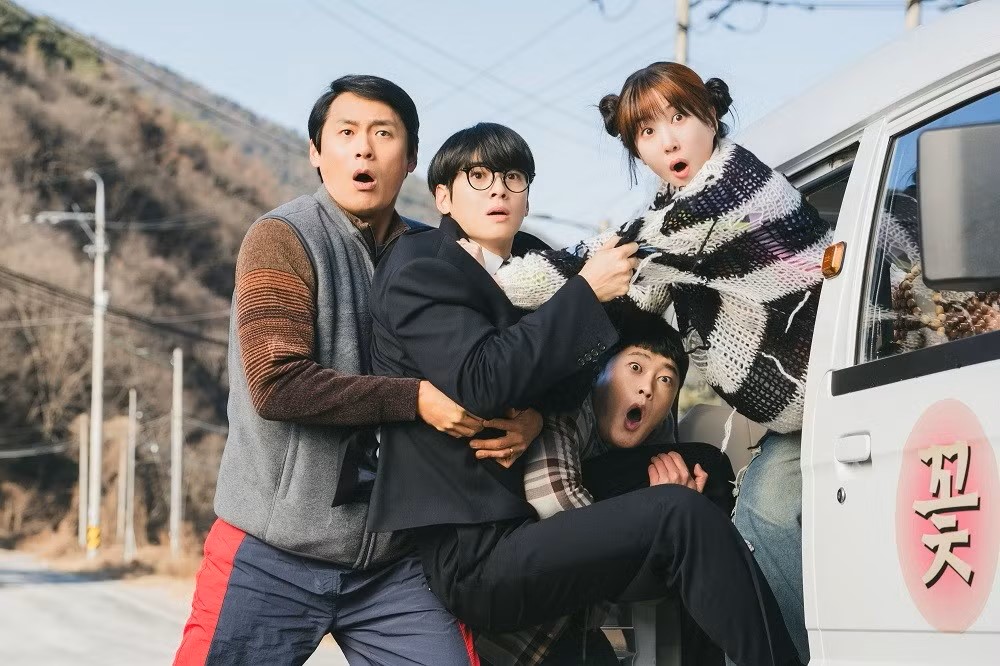 Review phim Biệt Đội Siêu Khờ (The Wonderfools) tập 1-2: Mở màn hỗn loạn nhưng cuốn hút bất ngờ