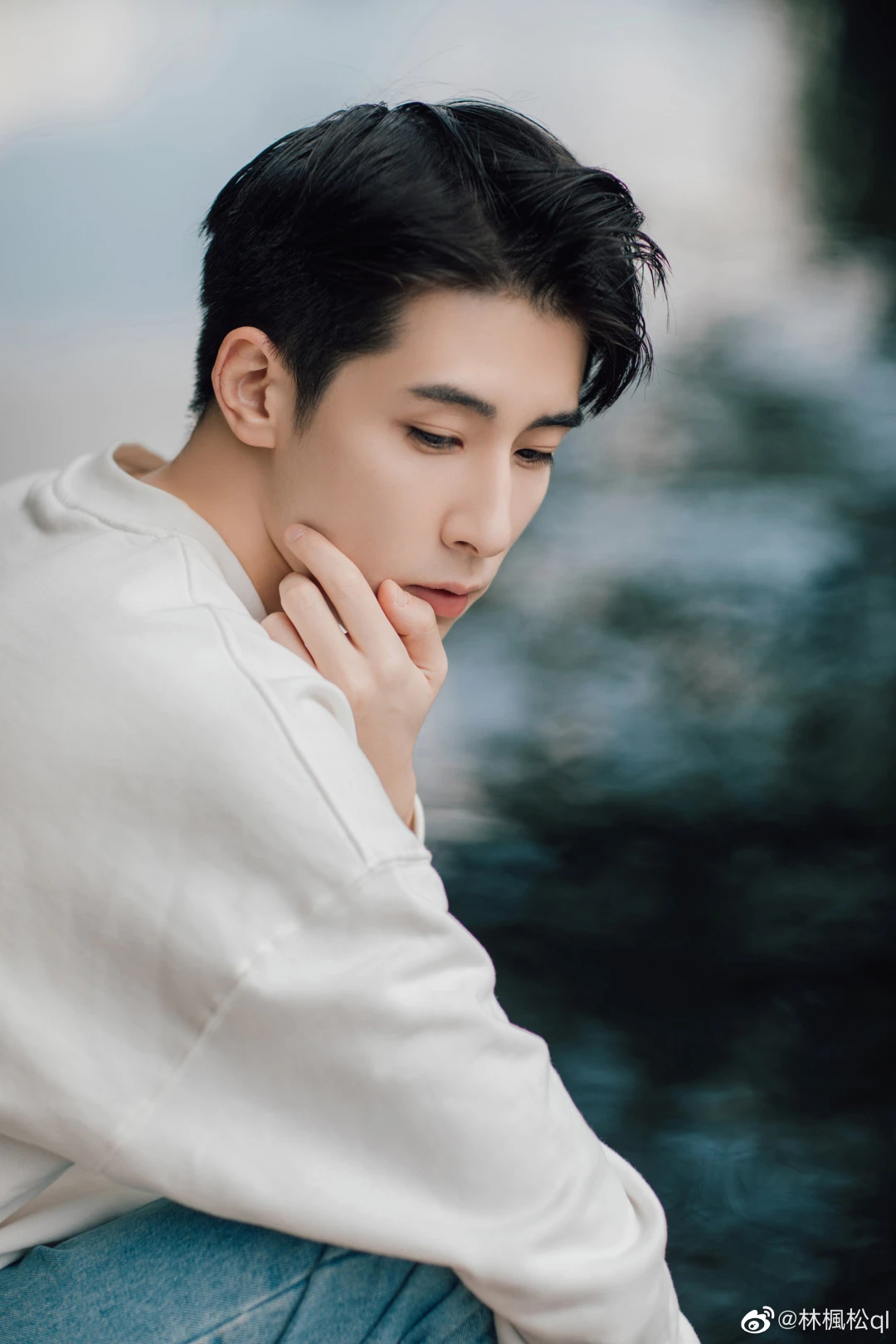 Lâm Phong Tùng: Chàng diễn viên điển trai càn quét web Drama