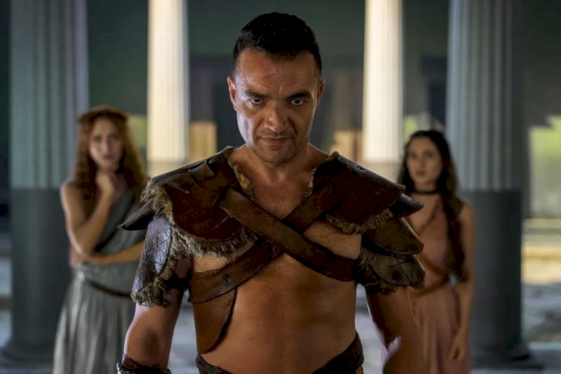 Phim Spartacus: Gia Tộc Ashur (House of Ashur) tập 1: Sự trở về của kẻ phản trắc từ cõi chết